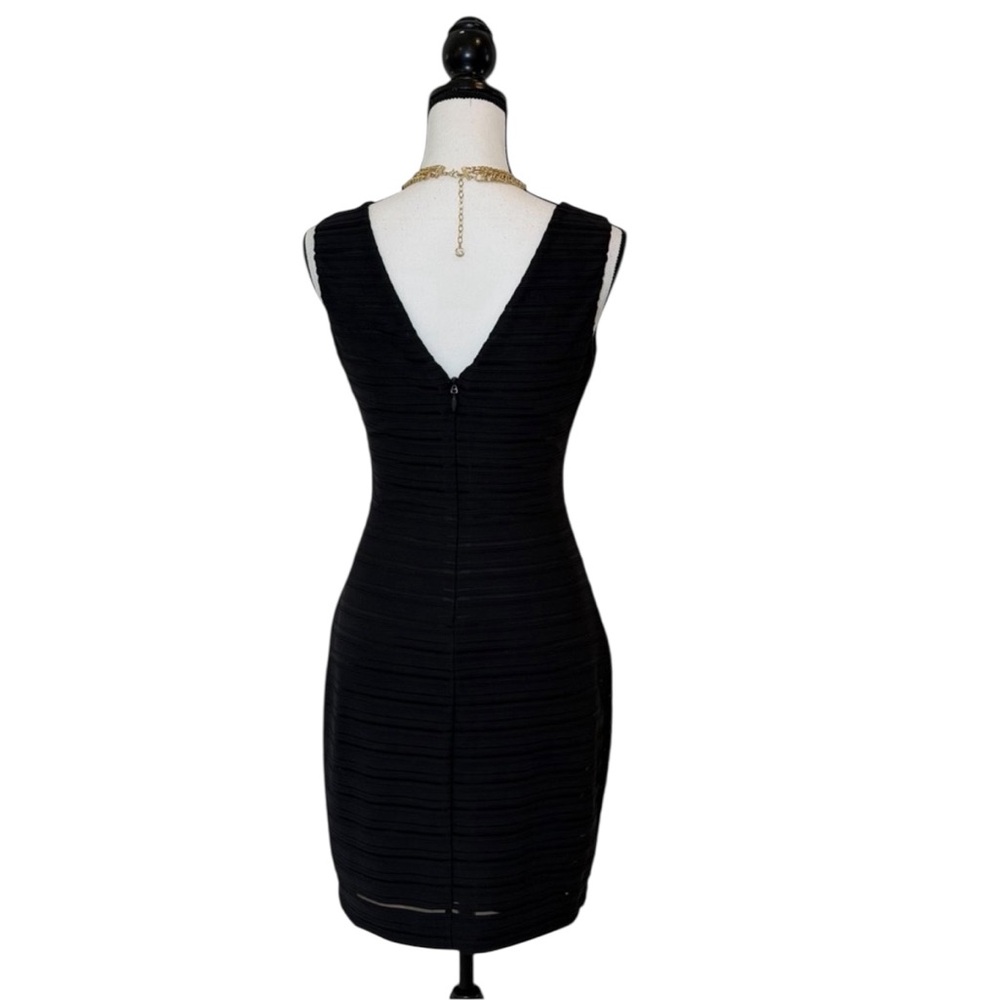 Guess Los Angeles Tonal Chevron V Neck Sheath Little Black Sexy Dress- Size 4 - Picture 6 of 16
